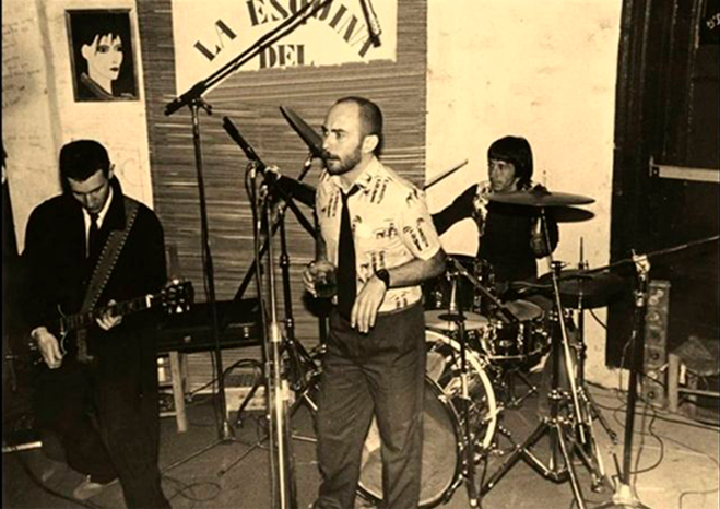 la banda tocando en sus inicios